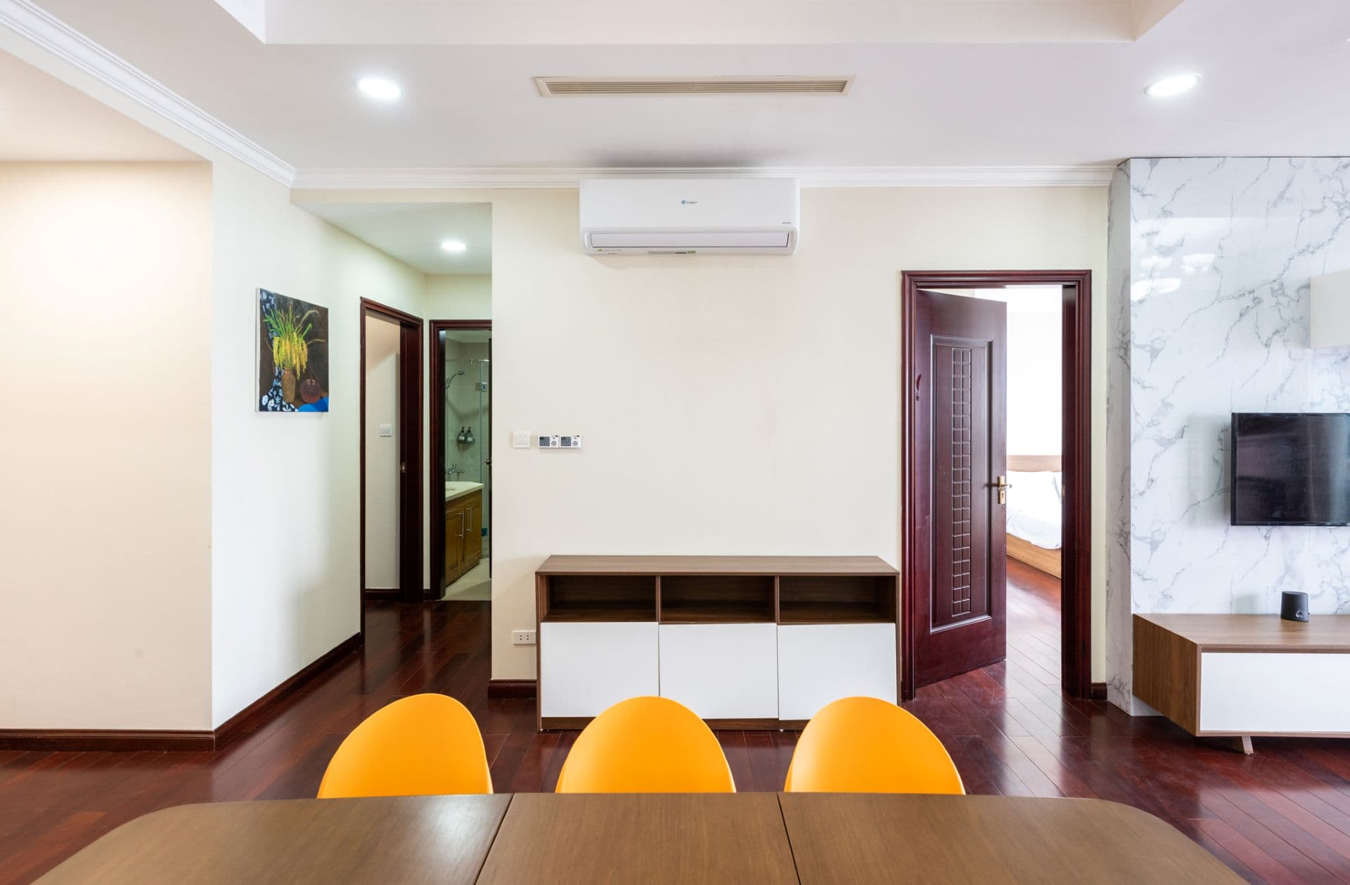 Cho thuê Homestay Royal City 2 Phòng Ngủ